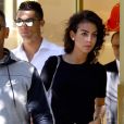 Exclusif - Cristiano Ronaldo et sa compagne Georgina Rodriguez font du shopping dans les rues de Madrid, quelques jours avant la finale de la Ligue des Champions. Le 30 mai 2017.