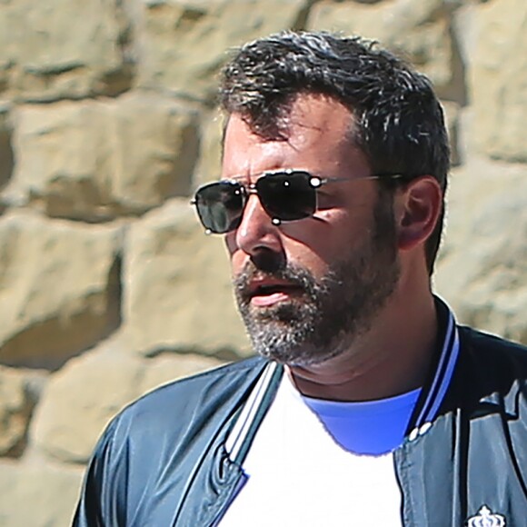 Ben Affleck et Jennifer Garner sortent de la messe avec leur fils Samuel à Santa Monica le 30 septembre 2018.