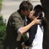 Exclusif - Ashton Kutcher et sa femme Mila Kunis s'embrassent tendrement après 6 ans de vie commune à Los Angeles le 5 octobre 2018.