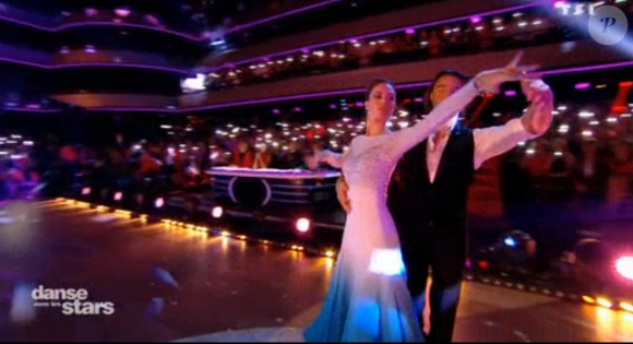 Iris Mittenaere et Anthony Colette sur un Foxtrot - Extrait de Danse avec les stars 9 diffusé samedi 13 octobre 2018 - TF1