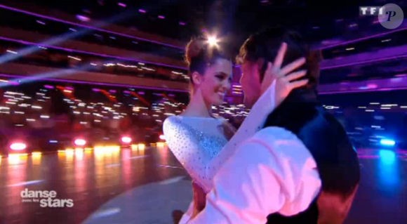 Iris Mittenaere et Anthony Colette sur un Foxtrot - Extrait de Danse avec les stars 9 diffusé samedi 13 octobre 2018 - TF1