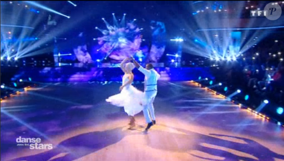 Basile Boli et Katrina Patchett sur un Foxtrot - Danse avec les stars 9 - TF1