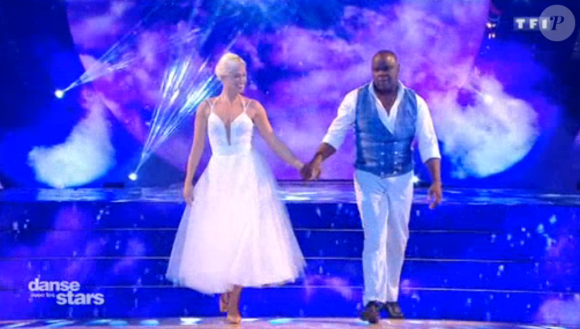 Basile Boli et Katrina Patchett sur un Foxtrot - Danse avec les stars 9 - TF1