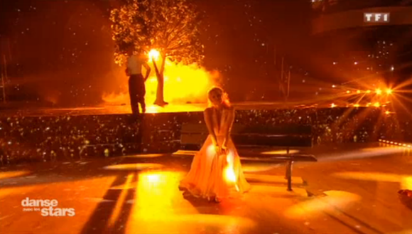 Pamela Anderson et Maxime Dereymez sur une Valse - Danse avec les stars 9 - TF1