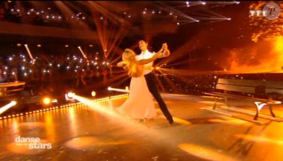 Pamela Anderson et Maxime Dereymez sur une Valse - Danse avec les stars 9 - TF1
