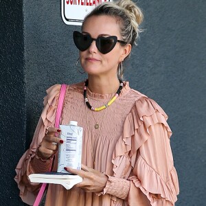 Semi-exclusif - Laeticia Hallyday à la sortie de Meche Hair Salon en compagnie de son coiffeur à Beverly Hills, le 14 septembre 2018.