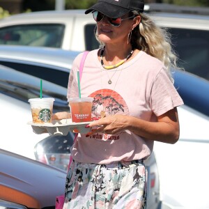 Laeticia Hallyday a déjeuné avec son agent Laurence Favalelli dans un restaurant de sushis à Los Angeles le 13 septembre 2018.