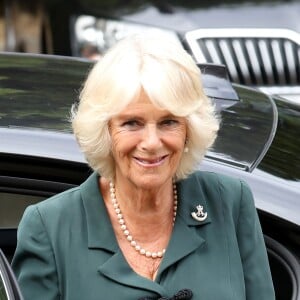 Camilla Parker Bowles, duchesse de Cornouailles, se rend à New Normandy Barracks pour rencontrer des familles de militaires et remettre des médailles aux soldats. Aldershot, le 12 juillet 2018.