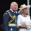 Le prince Charles, Camilla Parker Bowles, duchesse de Cornouailles - La famille royale d'Angleterre lors de la parade aérienne de la RAF pour le centième anniversaire au palais de Buckingham à Londres. Le 10 juillet 2018.