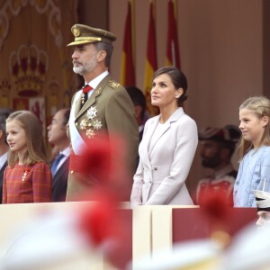 Le roi Felipe VI, la reine Letizia et leurs filles l'infante Sofia et la princesse Leonor - La famille royale d'Espagne assiste à la parade militaire le jour de la fête nationale espagnole à Madrid le 12 octobre 2018.