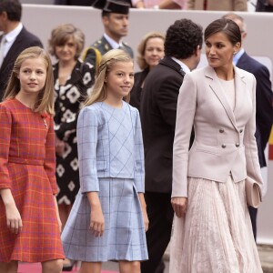 La reine Letizia d'Espagne et ses filles La princesse Leonor et l'infante Sofia d'Espagne - La famille royale d'Espagne assiste à la parade militaire le jour de la fête nationale espagnole à Madrid le 12 octobre 2018.