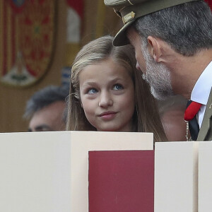 Le roi Felipe VI d'Espagne, La reine Letizia d'Espagne et la princesse Leonor - La famille royale d'Espagne assiste à la parade militaire le jour de la fête nationale espagnole à Madrid le 12 octobre 2018.