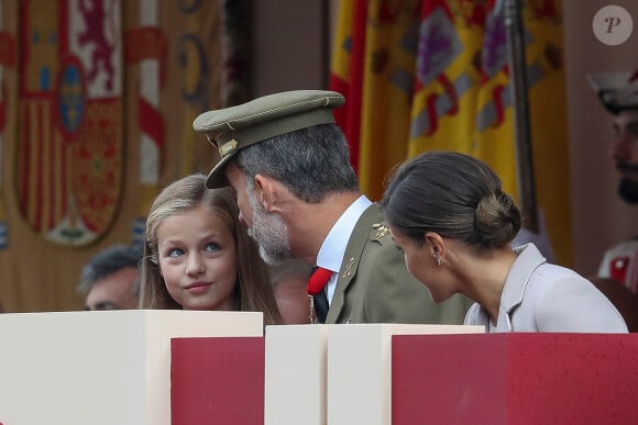 Le roi Felipe VI d'Espagne, La reine Letizia d'Espagne et la princesse Leonor - La famille royale d'Espagne assiste à la parade militaire le jour de la fête nationale espagnole à Madrid le 12 octobre 2018.