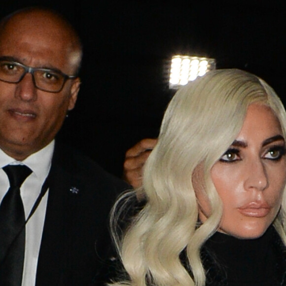 Lady Gaga quitte le défilé Céline PAP femme printemps / été 2019 à l'hôtel de ville de Paris le 28 septembre 2018.