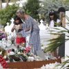 Laeticia Hallyday, ses filles Jade et Joy et Sylviane (la nounou) sont allées se recueillir sur la tombe de Johnny Hallyday au cimetière marin de Lorient à Saint-Barthélemy, le 16 avril 2018.