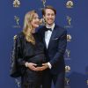 Yvonne Strahovski, enceinte, et son époux Tim Loden sur le tapis rouge des 70e Primetime Emmy Awards à Los Angeles, le 17 septembre 2018.