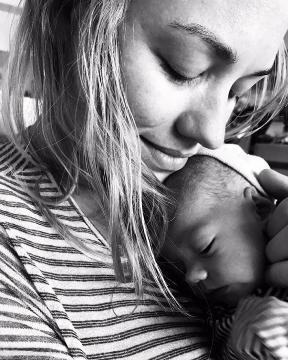 Yvonne Strahovski annonce la naissance de son bébé sur Instagram, le 15 octobre 2018.
