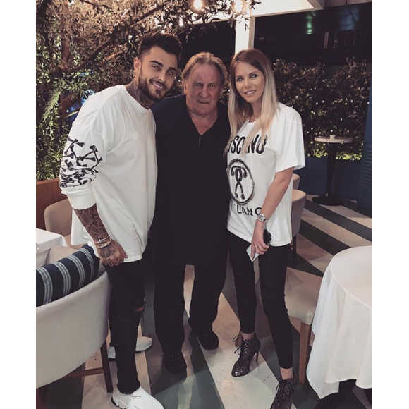 Thibault Garcia et Jessica Thivenin prennent la pose avec Gérard Depardieu, le 15 octobre 2018.
