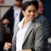 Le prince Harry, duc de Sussex et sa femme Meghan Markle, duchesse de Sussex (enceinte) visitent le "Royal Flying Doctor Service Visitor Education" à Dubbo en Australie lors de leur première tournée officielle, le 17 octobre 2018.