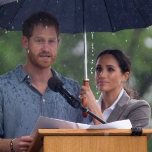 Le prince Harry, duc de Sussex a prononcé un discours aux côtés de sa femme Meghan Markle, duchesse de Sussex (enceinte) sous la pluie au parc Victoria Park de la ville de Dubbo en Australie dans le cadre de leur première tournée officielle, le 17 octobre 2018.