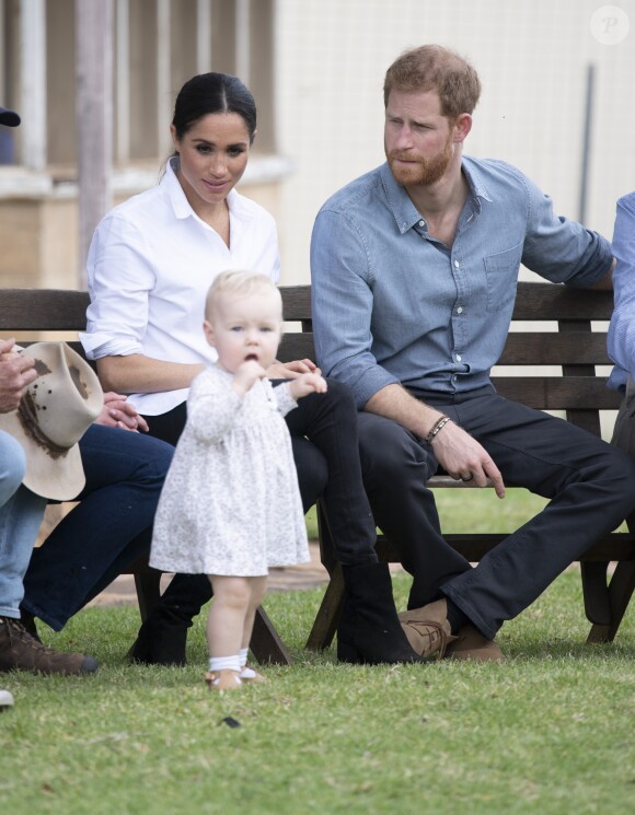 The Duke and Duchess Sussex tour of Australia. The Duke and Duchess look at Ruby Carol while chatting the Woodley family and friends at Mountain view Farm, Dubbo. Prince Harry and Meghan Markle. Photo by Paul Edwards/News Licensing/ABACAPRESS.COM17/10/2018 - 