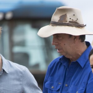 Meghan Markle et le prince Harry lors de leur visite de ferme Moutain view à Dubbo, en Australie, le 17 octobre 2018.