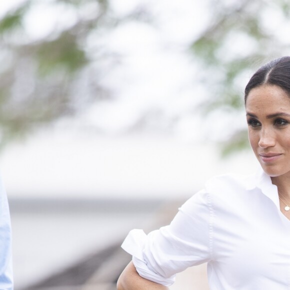 Meghan Markle et le prince Harry lors de leur visite de ferme Moutain view à Dubbo, en Australie, le 17 octobre 2018.