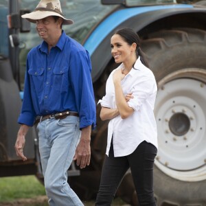 Meghan Markle et le prince Harry lors de leur visite de ferme Moutain view à Dubbo, en Australie, le 17 octobre 2018.