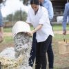 Meghan Markle et le prince Harry lors de leur visite de ferme Moutain view à Dubbo, en Australie, le 17 octobre 2018.