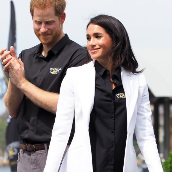Le prince Harry, duc de Sussex, et Meghan Markle, duchesse de Sussex, enceinte, assistent au "Jaguar Land Rover Driving Challenge" en ouverture des "Invictus Games 2018" sur Cockatoo Island. Sydney, le 20 octobre 2018.