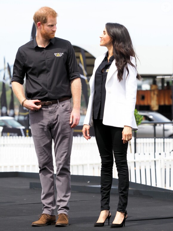 Le prince Harry, duc de Sussex, et Meghan Markle, duchesse de Sussex, enceinte, assistent au "Jaguar Land Rover Driving Challenge" en ouverture des "Invictus Games 2018" sur Cockatoo Island. Sydney, le 20 octobre 2018.