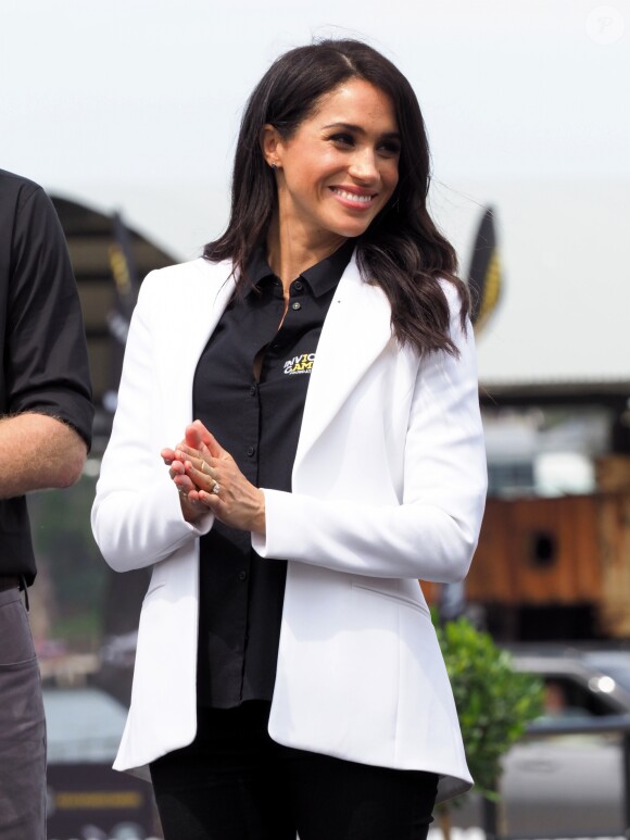 Le prince Harry, duc de Sussex, et Meghan Markle, duchesse de Sussex, enceinte, assistent au "Jaguar Land Rover Driving Challenge" en ouverture des "Invictus Games 2018" sur Cockatoo Island. Sydney, le 20 octobre 2018.