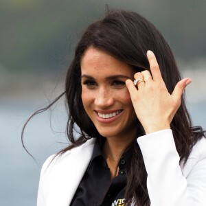 Le prince Harry, duc de Sussex, et Meghan Markle, duchesse de Sussex, enceinte, assistent au "Jaguar Land Rover Driving Challenge" en ouverture des "Invictus Games 2018" sur Cockatoo Island. Sydney, le 20 octobre 2018.