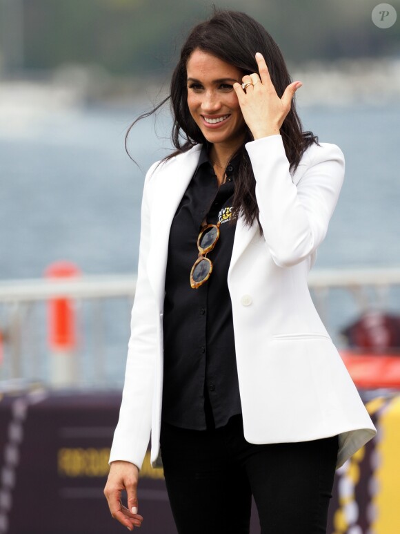 Le prince Harry, duc de Sussex, et Meghan Markle, duchesse de Sussex, enceinte, assistent au "Jaguar Land Rover Driving Challenge" en ouverture des "Invictus Games 2018" sur Cockatoo Island. Sydney, le 20 octobre 2018.