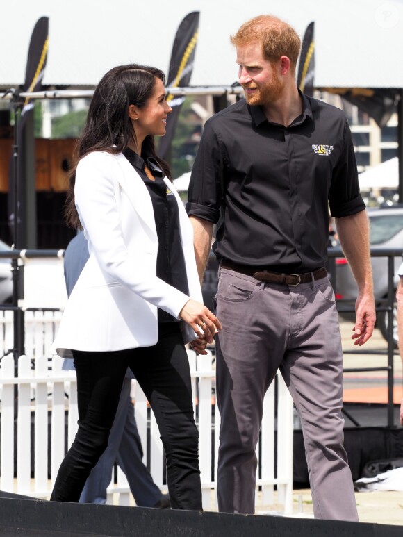 Le prince Harry, duc de Sussex, et Meghan Markle, duchesse de Sussex, enceinte, assistent au "Jaguar Land Rover Driving Challenge" en ouverture des "Invictus Games 2018" sur Cockatoo Island. Sydney, le 20 octobre 2018.
