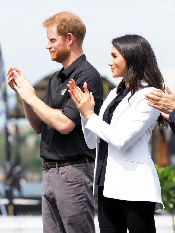Le prince Harry, duc de Sussex, et Meghan Markle, duchesse de Sussex, enceinte, assistent au "Jaguar Land Rover Driving Challenge" en ouverture des "Invictus Games 2018" sur Cockatoo Island. Sydney, le 20 octobre 2018.