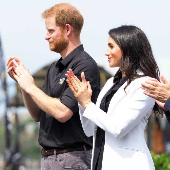 Le prince Harry, duc de Sussex, et Meghan Markle, duchesse de Sussex, enceinte, assistent au "Jaguar Land Rover Driving Challenge" en ouverture des "Invictus Games 2018" sur Cockatoo Island. Sydney, le 20 octobre 2018.