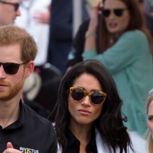 Le prince Harry, duc de Sussex, et Meghan Markle, duchesse de Sussex, enceinte, assistent au "Jaguar Land Rover Driving Challenge" en ouverture des "Invictus Games 2018" sur Cockatoo Island. Sydney, le 20 octobre 2018.