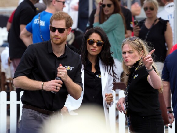 Le prince Harry, duc de Sussex, et Meghan Markle, duchesse de Sussex, enceinte, assistent au "Jaguar Land Rover Driving Challenge" en ouverture des "Invictus Games 2018" sur Cockatoo Island. Sydney, le 20 octobre 2018.