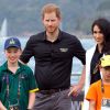 Le prince Harry, duc de Sussex, et Meghan Markle, duchesse de Sussex, enceinte, assistent au "Jaguar Land Rover Driving Challenge" en ouverture des "Invictus Games 2018" sur Cockatoo Island. Sydney, le 20 octobre 2018.