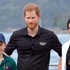 Le prince Harry, duc de Sussex, et Meghan Markle, duchesse de Sussex, enceinte, assistent au "Jaguar Land Rover Driving Challenge" en ouverture des "Invictus Games 2018" sur Cockatoo Island. Sydney, le 20 octobre 2018.