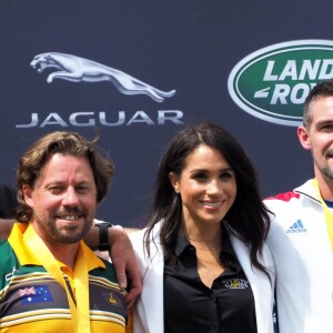 Le prince Harry, duc de Sussex, et Meghan Markle, duchesse de Sussex, enceinte, assistent au "Jaguar Land Rover Driving Challenge" en ouverture des "Invictus Games 2018" sur Cockatoo Island. Sydney, le 20 octobre 2018.