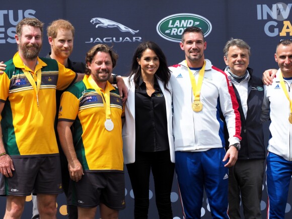 Le prince Harry, duc de Sussex, et Meghan Markle, duchesse de Sussex, enceinte, assistent au "Jaguar Land Rover Driving Challenge" en ouverture des "Invictus Games 2018" sur Cockatoo Island. Sydney, le 20 octobre 2018.