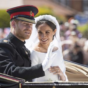 Le prince Harry, duc de Sussex, et Meghan Markle, duchesse de Sussex, en calèche à la sortie du château de Windsor après leur mariage le 19 mai 2018