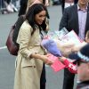 Le prince Harry, duc de Sussex, et Meghan Markle, enceinte, duchesse de Sussex, vont à la rencontre de la foule venue les accueillir, lors de la visite des jardins botaniques de Melbourne, le 18 octobre 2018.