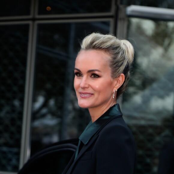 Laeticia Hallyday sort des locaux de la chaine TF1 à Boulogne Billancourt le 19 octobre 2018.