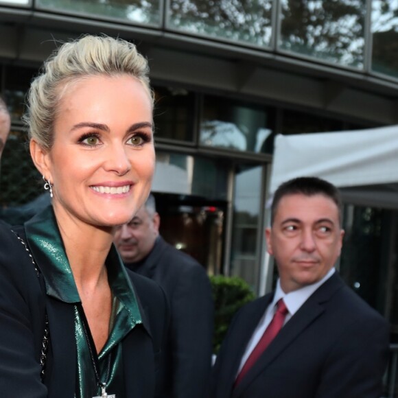 Laeticia Hallyday sort des locaux de la chaine TF1 à Boulogne Billancourt le 19 octobre 2018.