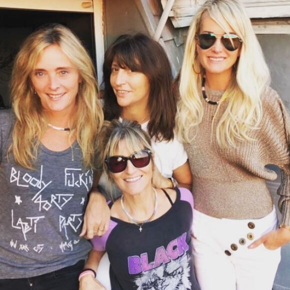 Laeticia Hallyday à Paris, entourée de sa nounou Sylviane Destaillats et ses amies Marie Poniatowski et Anne Marcassus. Instagram, le 21 octobre 2018. 