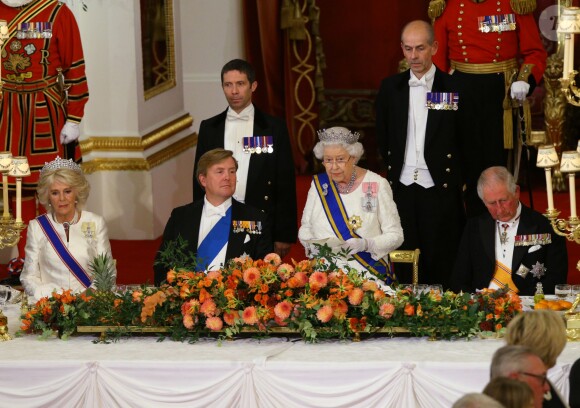 Camilla Parker Bowles, duchesse de Cornouailles, le roi Willem-Alexander des Pays-Bas, la reine Elisabeth II d'Angleterre et le prince Charles, prince de Galles - Les souverains néerlandais assistent à un banquet d'Etat au palais de Buckingham de Londres, lors de leur visite d'État au Royaume-Uni, le 23 octobre 2018.