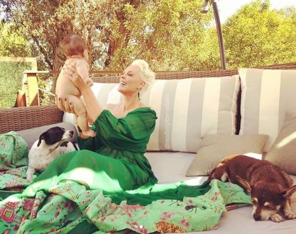 Brigitte Nielsen et sa fille Frida, 4 mois, sur Instagram, le 23 octobre 2018